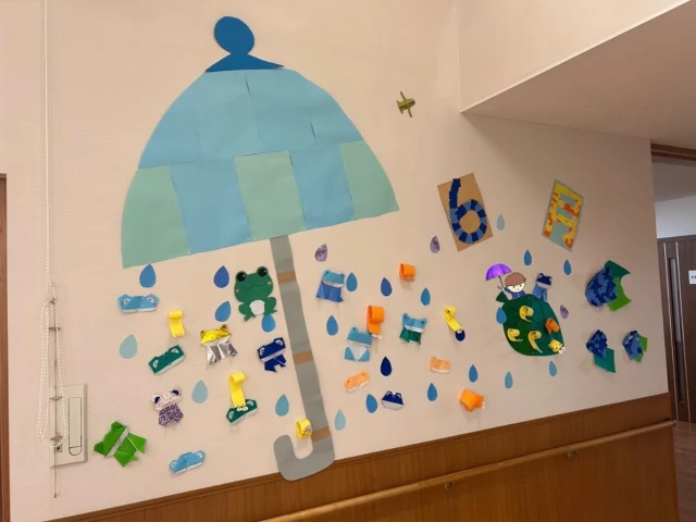 *

【ナカヤ寿楽デイサービス】

季節や行事ごとに応じて
デイサービスの壁が変わります🐸☔️🫧

利用者様、随時募集中です✨
お気軽にお問い合わせください☎️🎶

🔍なかやくんを探せ👀

-———————————————————
出雲市内の不動産
土地・建物！募集中！🏠

不動産でお困りの方、お気軽にご連絡下さい👨🏻‍💻

〜出雲市をより良い町に〜

社名:株式会社ナカヤ
住所:島根県出雲市浜町1141-1
◆〜出雲市をより良い町に〜◆
■不動産の買取・仲介・管理を承ります■
■不動産のお悩み、ご相談ください■
-———————————————————

#株式会社ナカヤ
#ナカヤ不動産
#ナカヤ
#不動産
#出雲
#出雲市
#出雲市の不動産
#出雲市の不動産会社
#中古住宅
#分譲地
#出雲市の土地
#sdgs
#売地
#売り戸建て
#査定無料
#看板設置無料
#空き家
#空き家買取
#空き家相談
#空き家ゼロ 
#空地情報募集中
#空家情報募集中 
#空き家見守り隊 
#ナカヤ寿楽
#デイサービス
#利用者様 
#募集中
#なかやくん
#なーこちゃん
#ぴょん 

-———————————————————
出雲市の不動産屋
～出雲市をより良い町に～
🌈SDGs推進企業🌈

株式会社 ナカヤ
〒693-0054
島根県出雲市浜町1141-1
電話0853-31-4484
FAX0853-31-4494
mail：info@nakaya-fudousan.co.jp
Instagram：www.instagram.com/nakayakun41?igsh=MWc1M2plbnl0NjM3ZA%3D%3D&utm_source=qr
@nakayakun41 
HP：
http://www.nakaya-fudousan.co.jp

空き家見守り隊
Instagram：
https://www.instagram.com/akiyamimamori?igsh=enQ1dG51YmtqOHg0&utm_source=qr
@akiyamimamori
HP：
https://akiya-mimamori.jp
-———————————————————
出雲市の福祉事業所
〜豊かな心で社会に奉仕〜

ナカヤ寿楽
⚫︎住宅型有料老人ホーム24室
⚫︎訪問介護
⚫︎通所介護（デイサービス）
⚫︎訪問看護
〒693-0044
島根県出雲市荒茅町3106
電話0853-31-9988
FAX0853-31-9989
Instagram：
⭐︎ナカヤ寿楽
www.instagram.com/juraku2017?igsh=em14ZjVweXZteWhn
@juraku2017 
⭐︎訪問看護
www.instagram.com/juraku_houkan?igsh=YjZzaGR0cXN6aTZo
@juraku_houkan 
hp：https://nakaya-juraku.jp/
-———————————————————